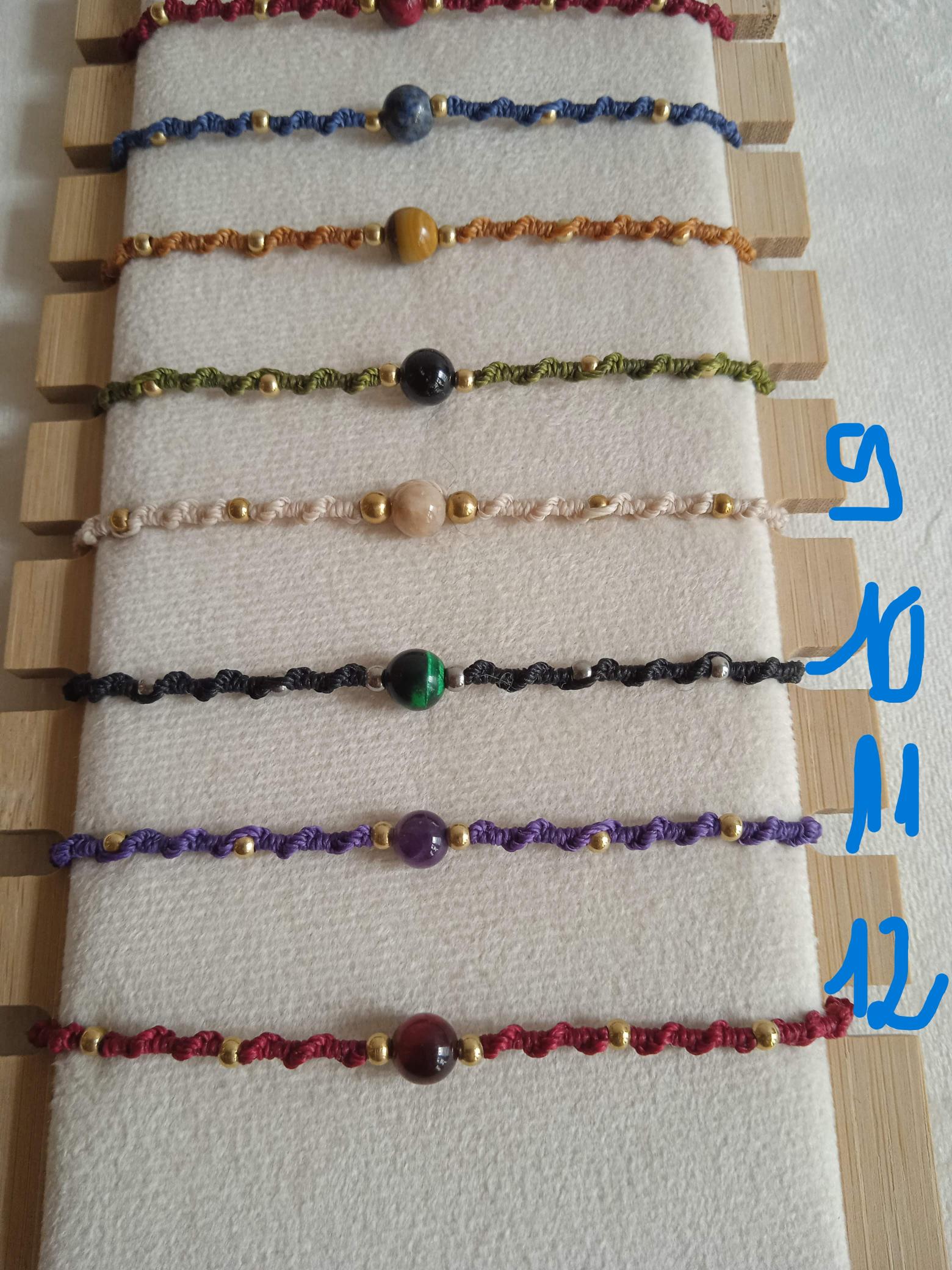 Bracelet micro macramé spiral réglable avec perles laiton et fil polyester ciré - Au fil de ma créativité