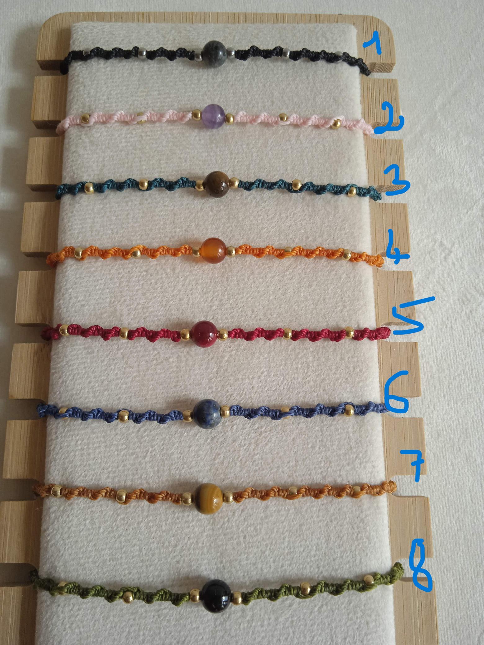 Bracelet micro macramé spiral réglable avec perles laiton et fil polyester ciré - Au fil de ma créativité