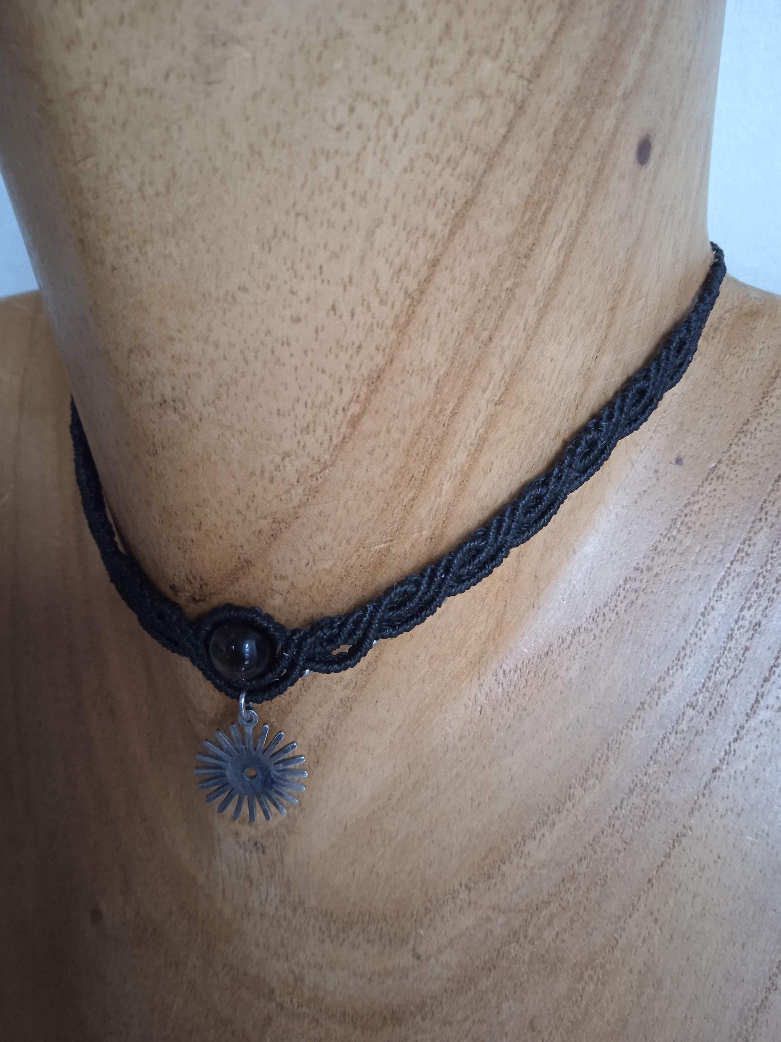 choker obsidienne noir tissé avec la technique du micromacramé