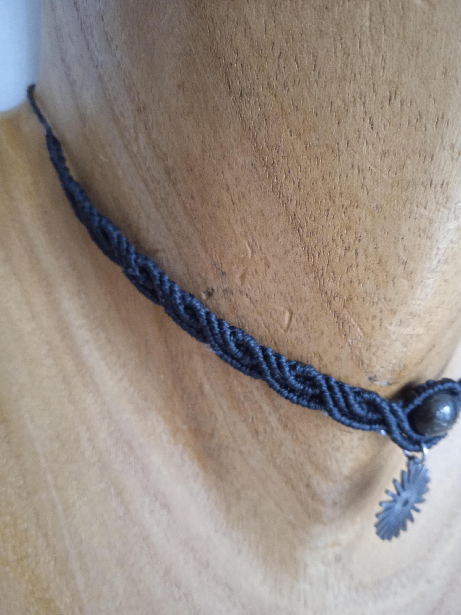 choker obsidienne noir tissé avec la technique du micromacramé