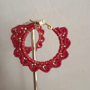 créole rouge en micro macramé